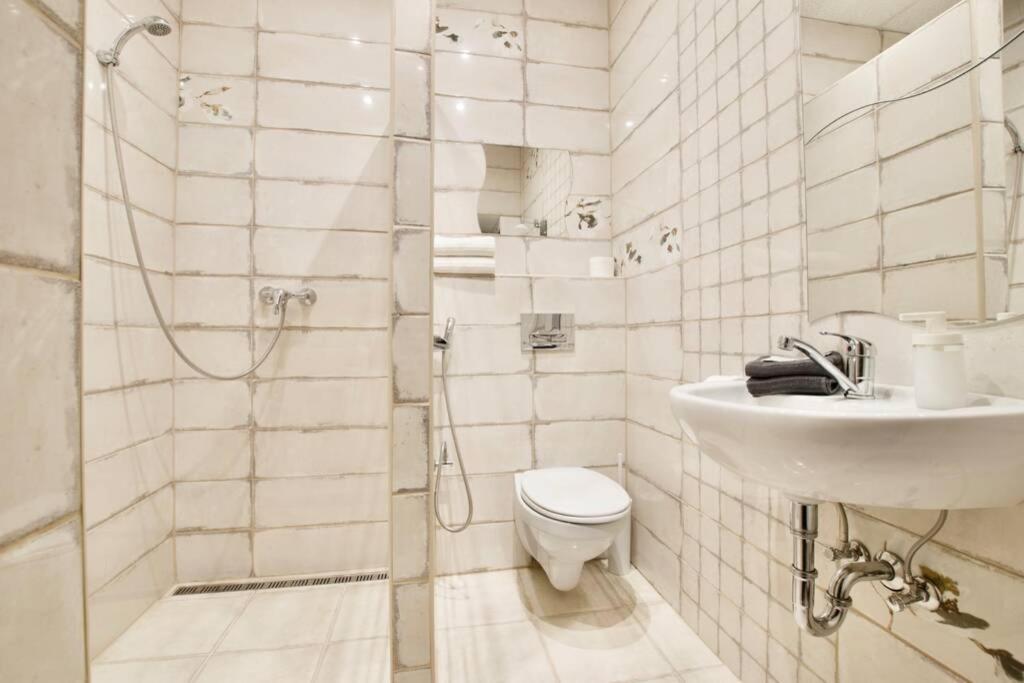 Standard Apartment By Hi5- Rose Street'S Home Budapest Kültér fotó