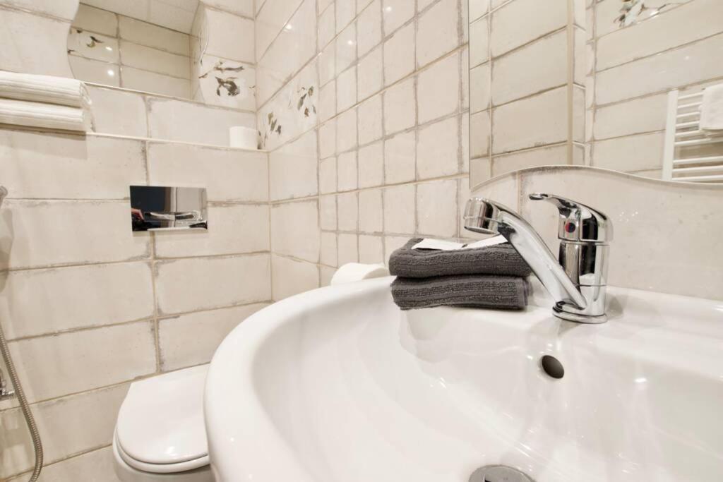 Standard Apartment By Hi5- Rose Street'S Home Budapest Kültér fotó